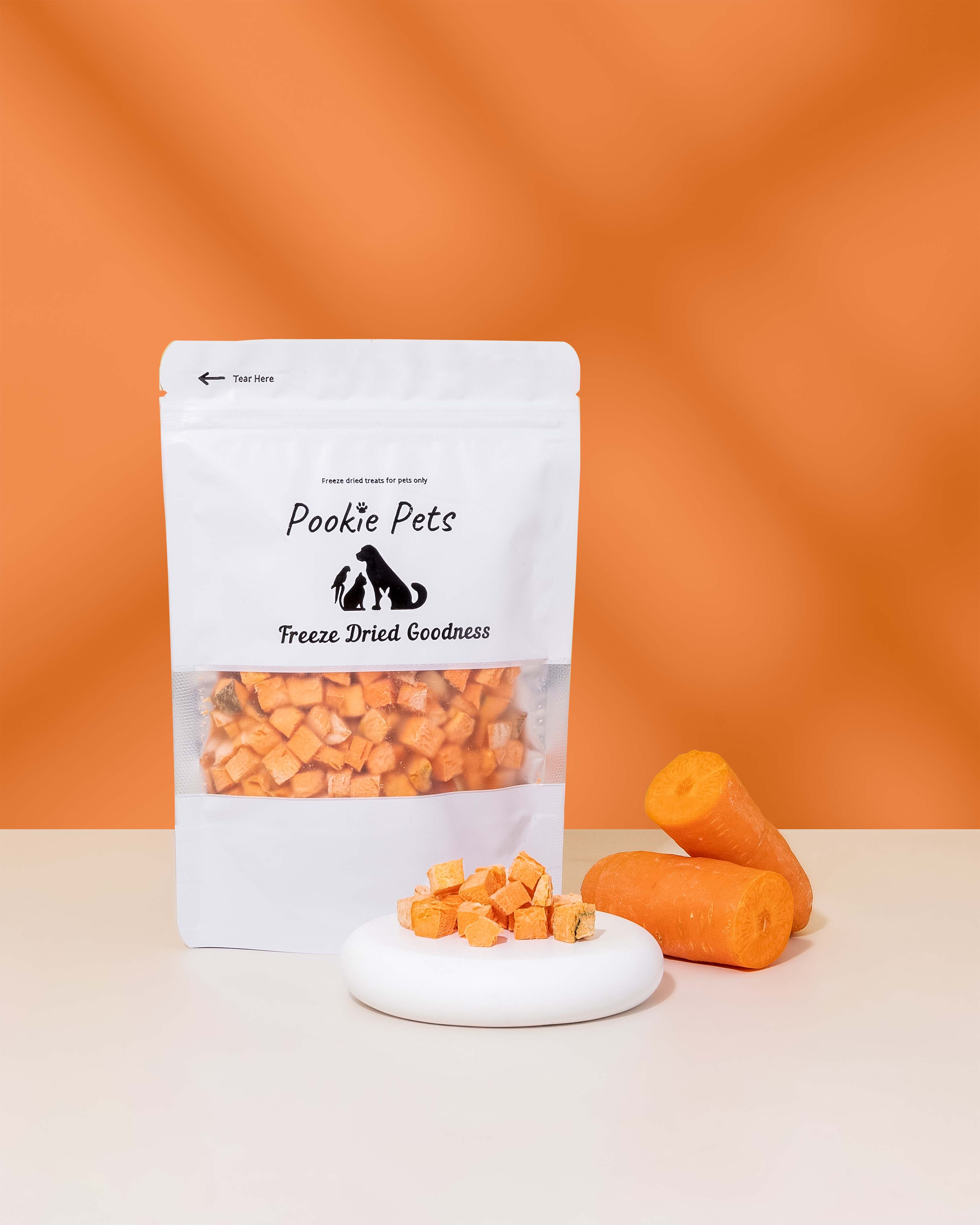 Australian freeze dried carrot cubes pet treats rich in vitamin A and fiber