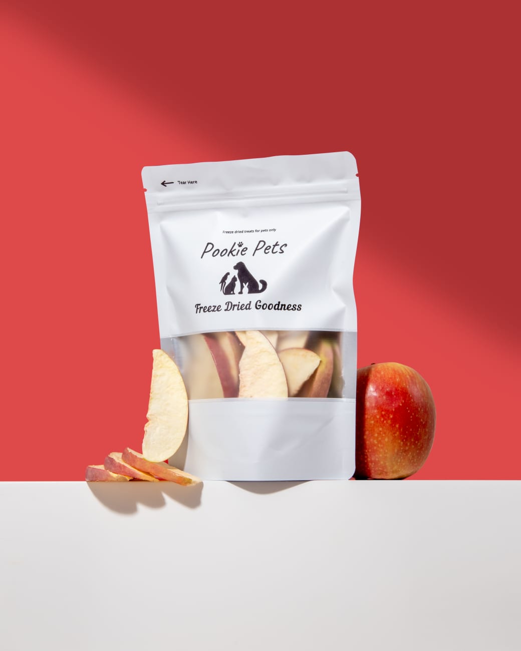 Freeze-dried apple slices for pets – natural, crunchy fruit snack in a pouch by Pookie Pets