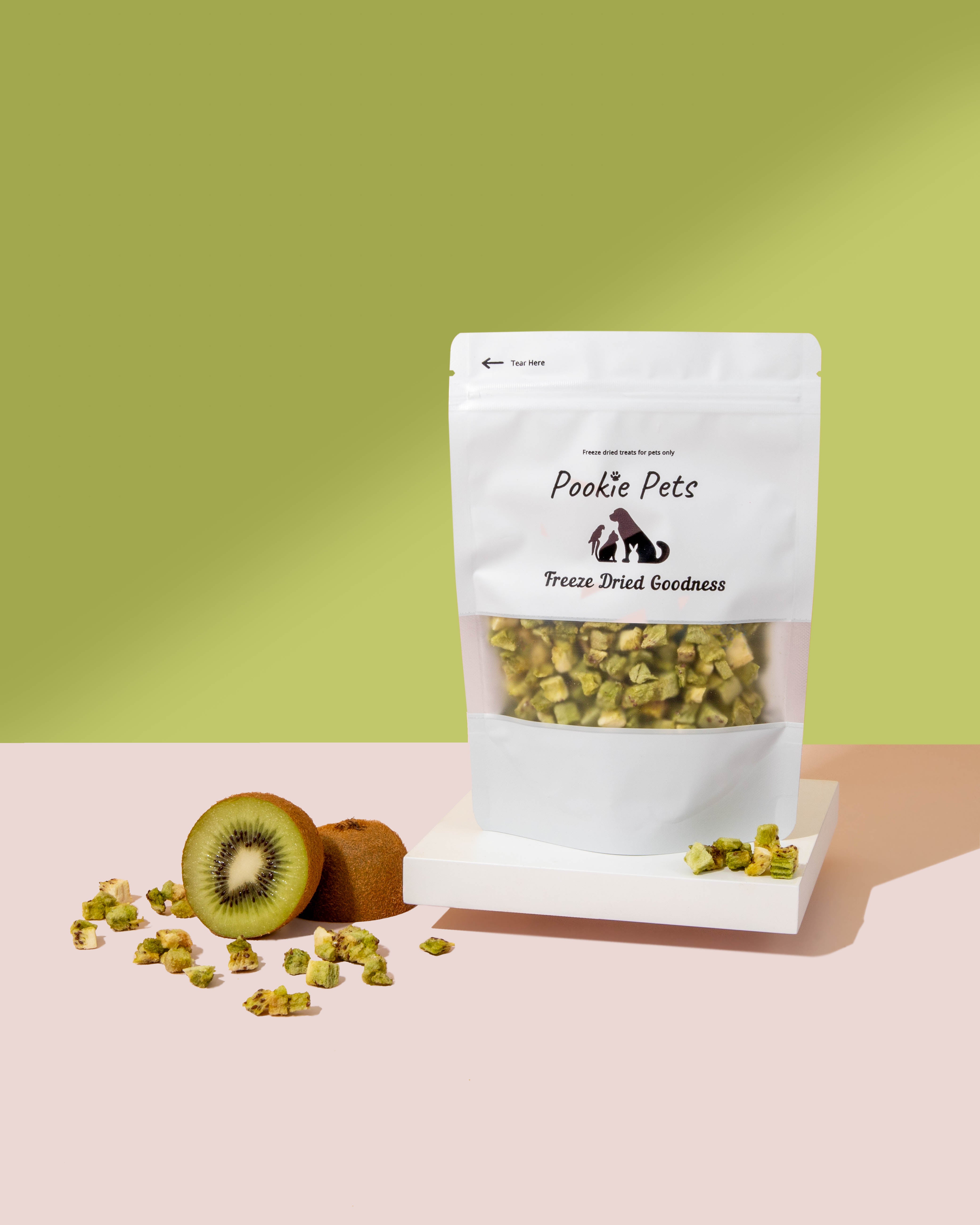 Freeze-dried kiwi slices for pets – tangy green superfruit treat in healthy snack packaging by Pookie Pets