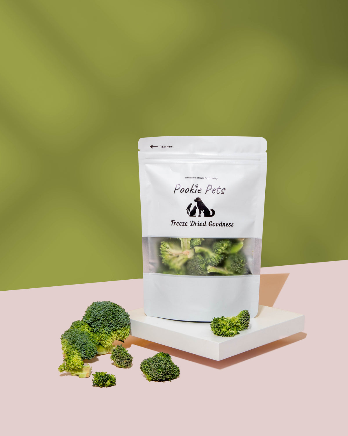 Freeze-dried broccoli florets for pets – raw green vegetable topper for dogs, cats, and small animals in branded Pookie Pets packaging