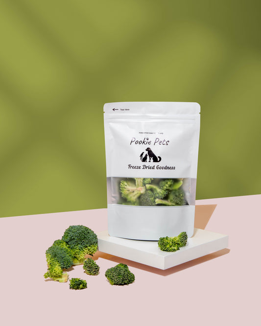 Freeze-dried broccoli florets for pets – raw green vegetable topper for dogs, cats, and small animals in branded Pookie Pets packaging